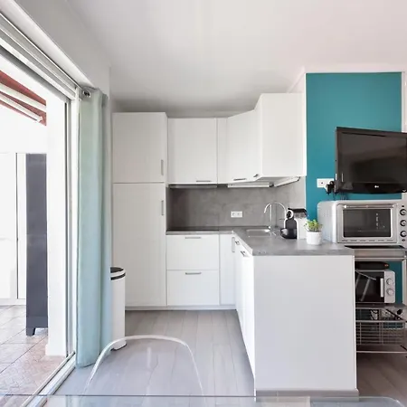 2 Minutes Walking Distance To Beaches And Shopping! With Terrace דירה *