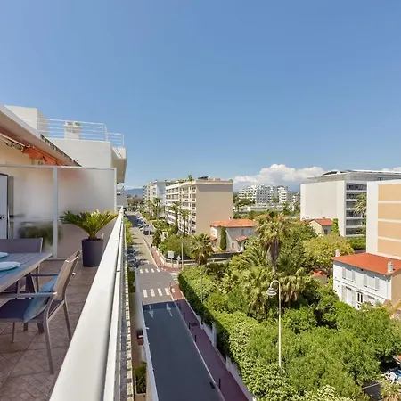 2 Minutes Walking Distance To Beaches And Shopping! With Terrace דירה *