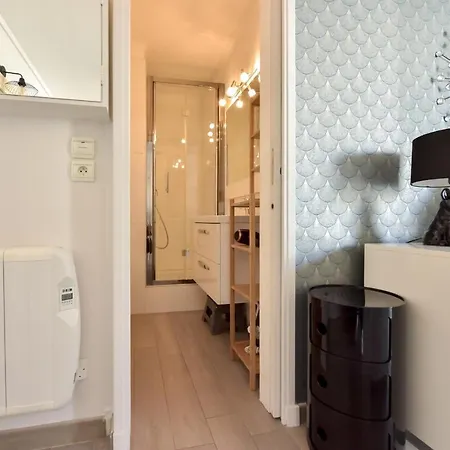 2 Minutes Walking Distance To Beaches And Shopping! With Terrace קאן