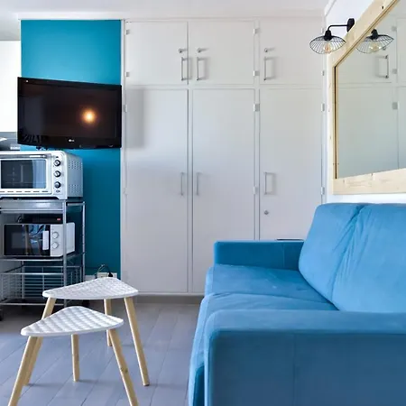 2 Minutes Walking Distance To Beaches And Shopping! With Terrace קאן