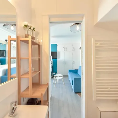 2 Minutes Walking Distance To Beaches And Shopping! With Terrace *