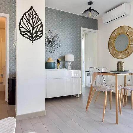 شقة 2 Minutes Walking Distance To Beaches And Shopping! With Terrace